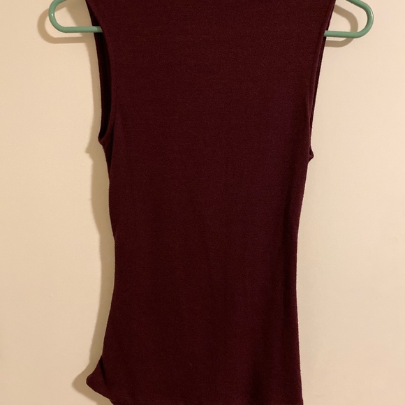 Sleeveless blouse - Picture 3 of 3